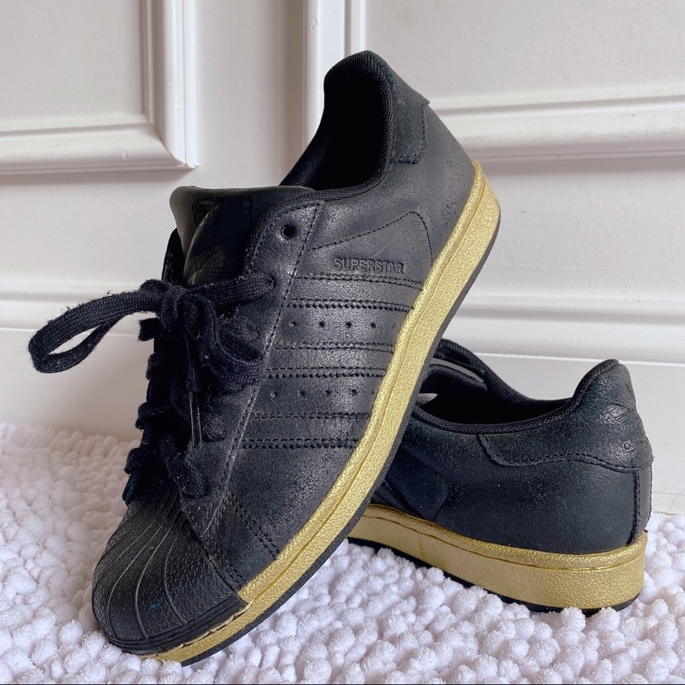 Adidas SuperStar Shell-Toe Black Gold Metallic.